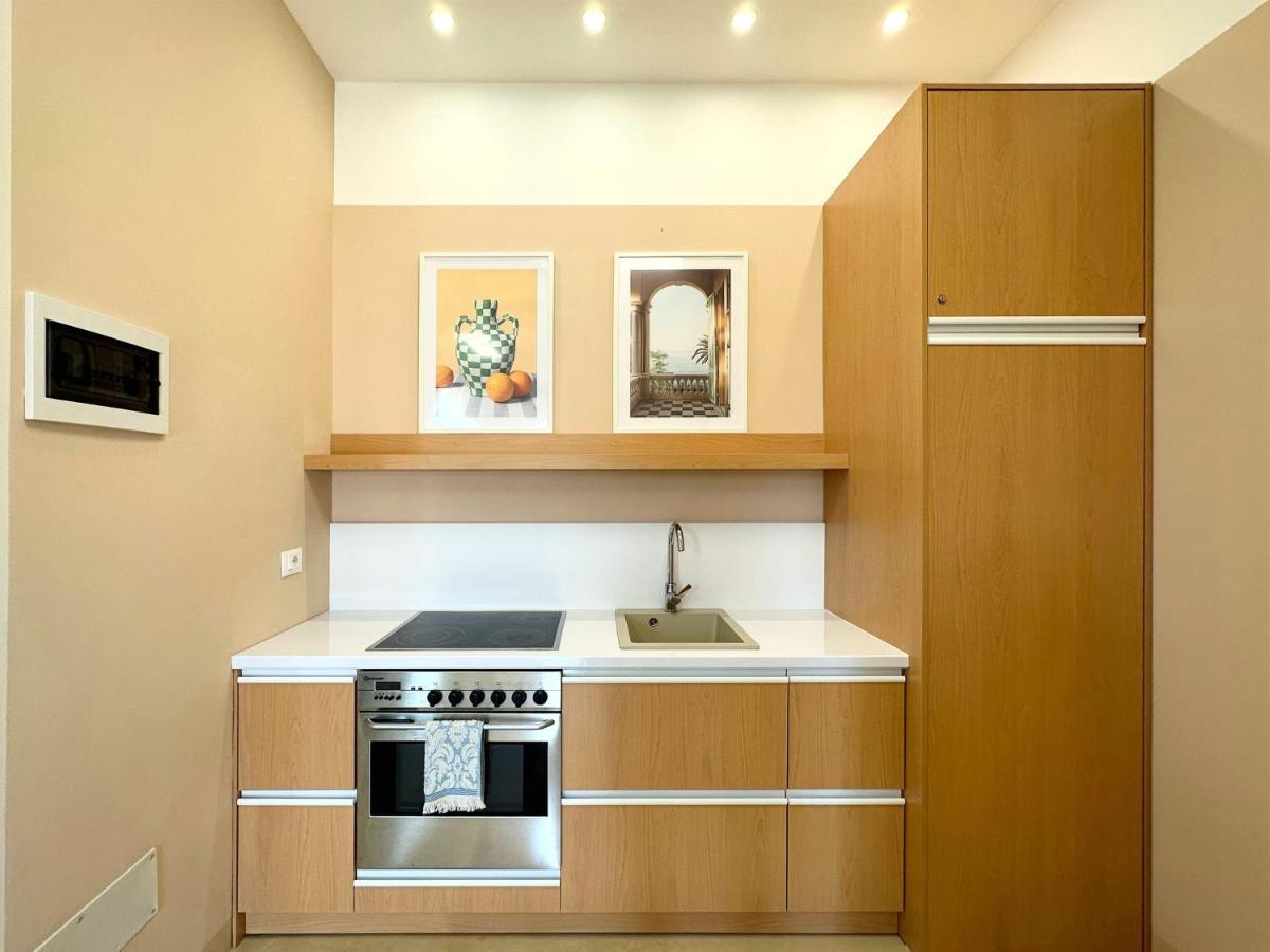 13 Eur For Monthly Stay - Home By The Sea - Hbs Golem  Exterior photo